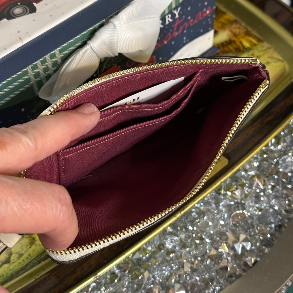 NWT Coach Corner Zip Wristlet. Retail $110.00 - Picture 5 of 5